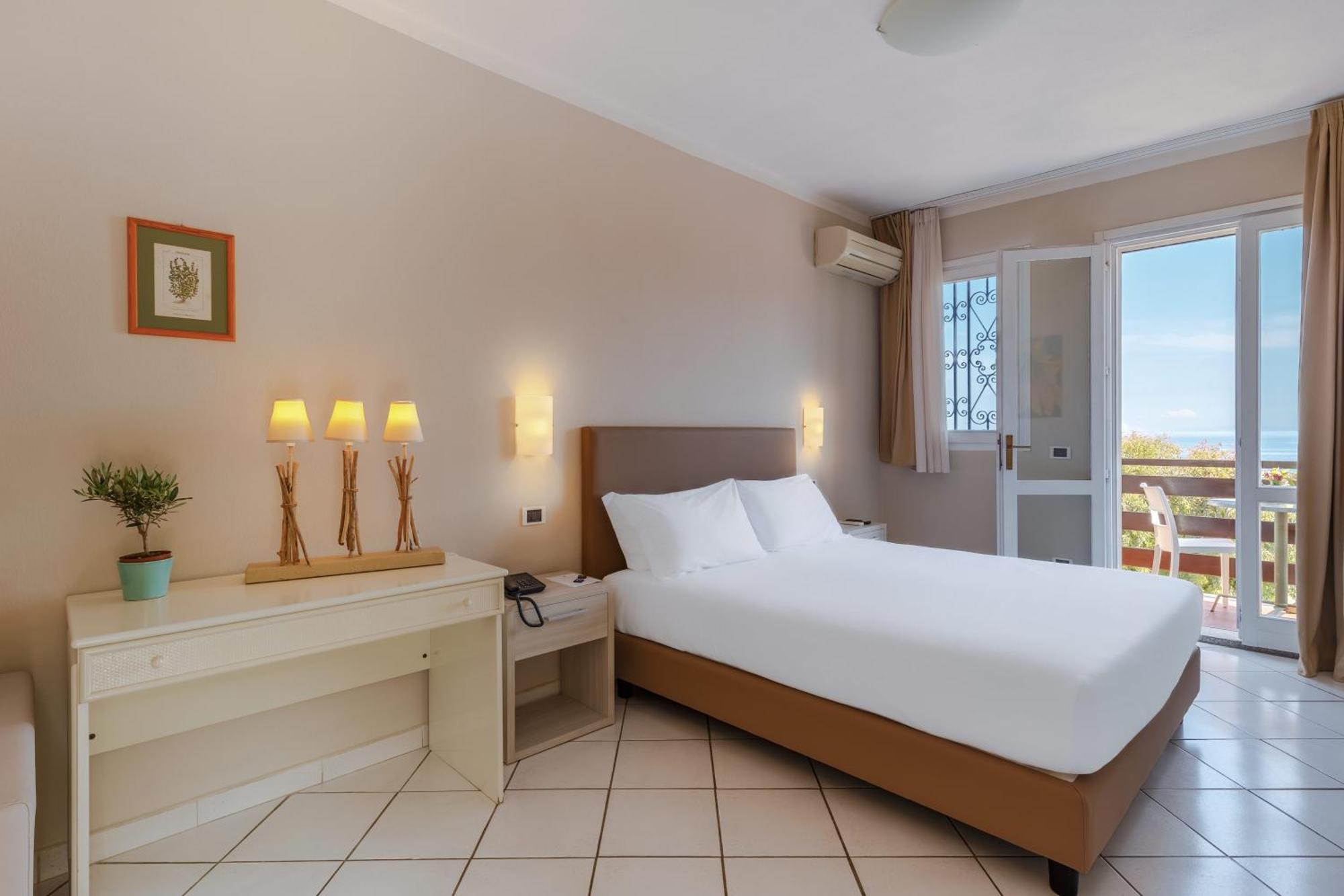 Hotel Cernia Isola Botanica Sant'Andrea  Exterior photo